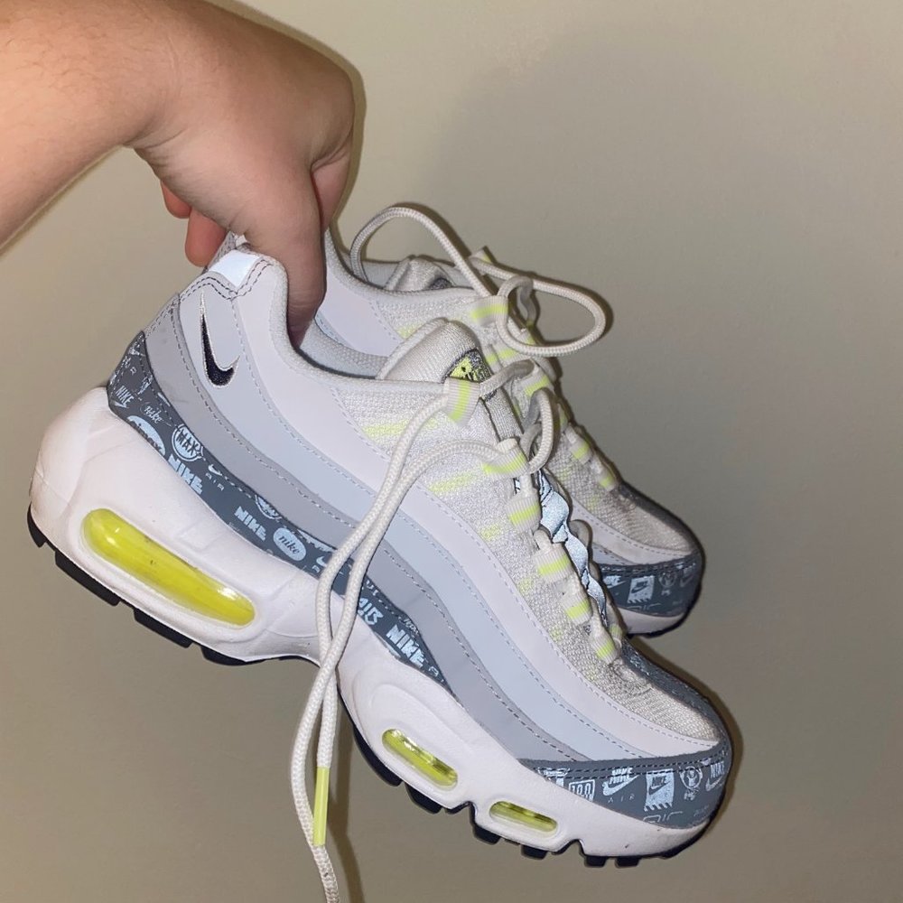 NWB: Women's Nike Air Max